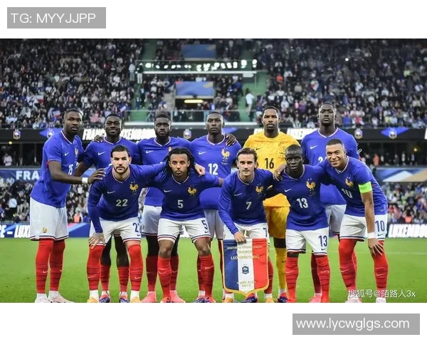 十年风云变幻 足球球星的辉煌与挑战跨越时光的对比