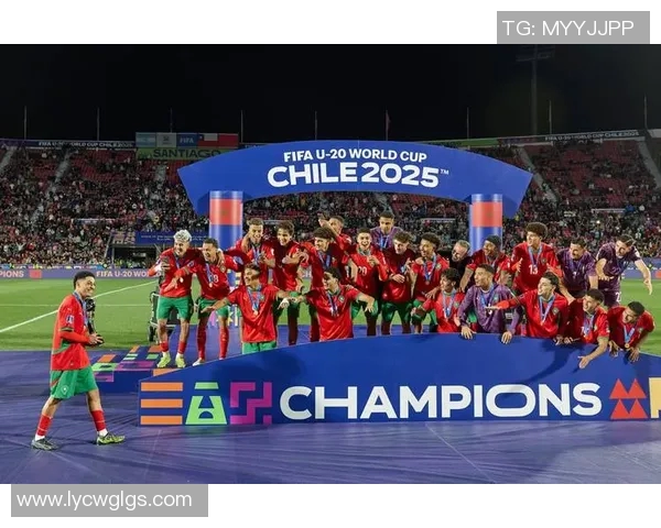 男足球星二选一谁更具实力与潜力挑战足球世界顶尖位置