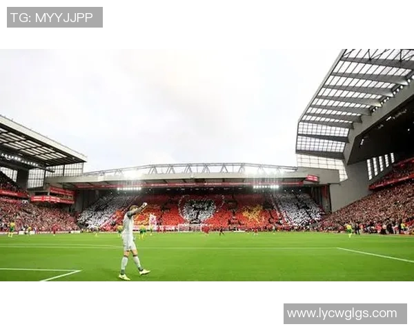 3米足球巨星横空出世震撼绿茵场引发全球球迷热议风暴