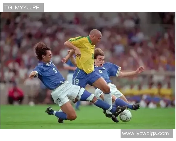 全球足球三大巨星高清图鉴 展现巅峰技艺与风采