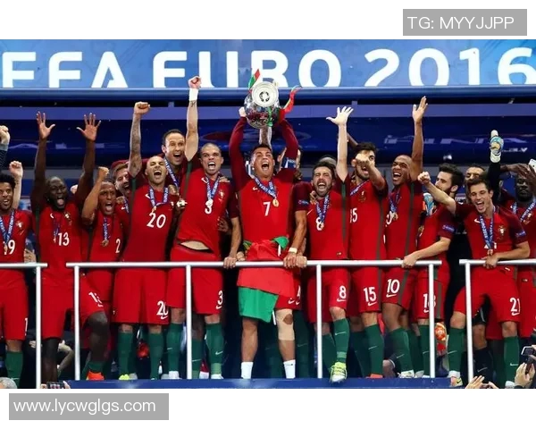 法兰西足球传奇人物与辉煌历程的精彩呈现与回顾 法兰西足球传奇人物与辉煌历程的精彩呈现与回顾